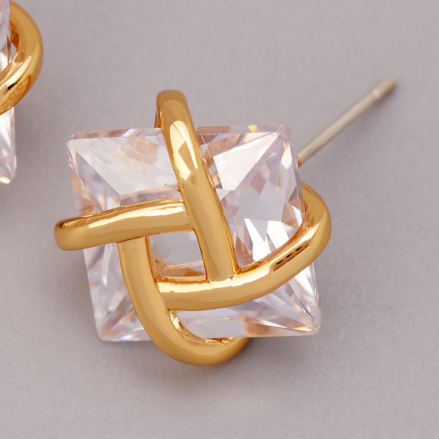 Pendientes chapados en oro con piedras preciosas 5A