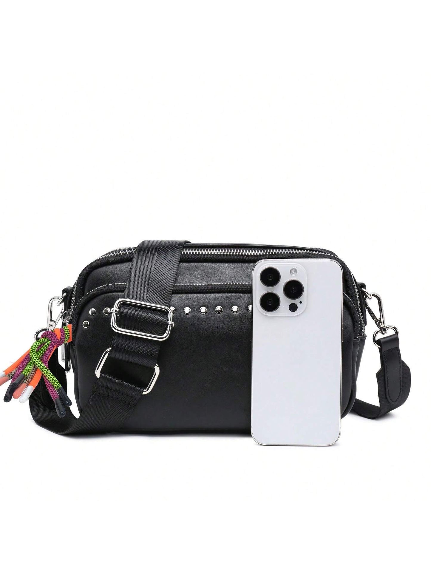Bolso bandolera pequeño para mujer, color beige, con múltiples bolsillos, borla moderna, compacto y organizado. Bolso cuadrado negro con correa ancha y cómoda de nailon tipo guitarra.