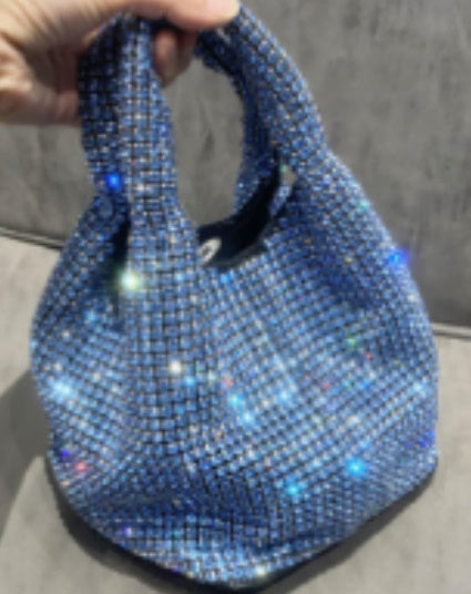 Bolso tipo cubo con cadena y diamantes de imitación
