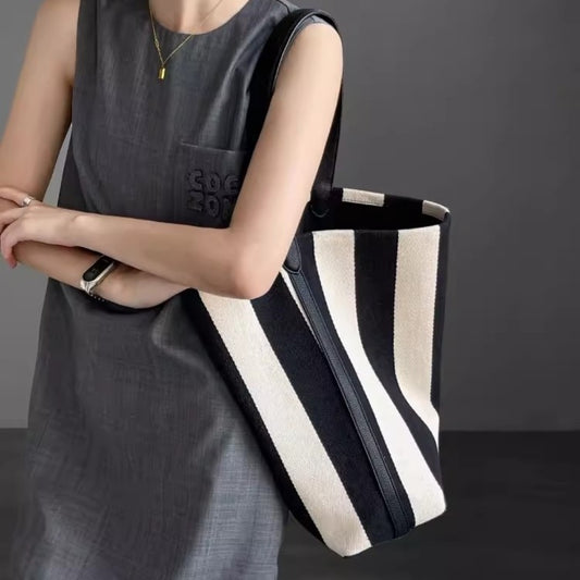 Bolso de lona a rayas de gran capacidad: elegante bolso tote, versátil bolso de hombro y bolso tipo cubo.