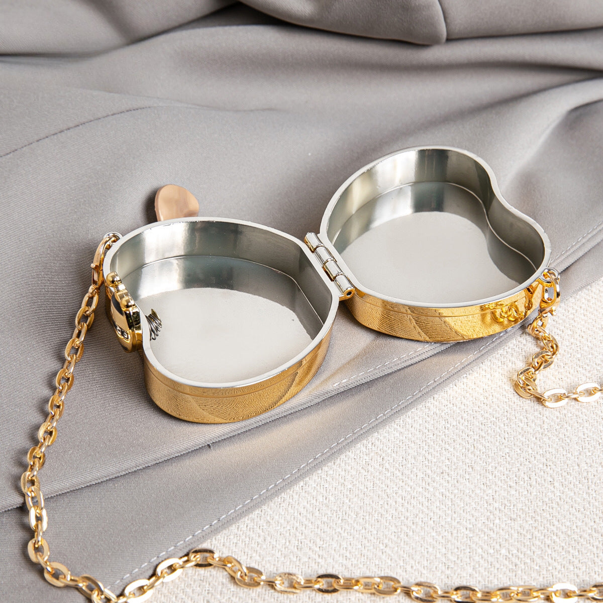 Elegant Mini Double Sided Rhinestone Purse – Heart Shaped Acrylic Mirror Bag, Trendy Mini Lipstick Purse for Prom, Party, and Wedding Events – Stylish evening Prom Bags Clutch