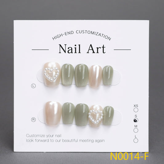 Uñas de ojo de gato verde claro y corazón de perla 