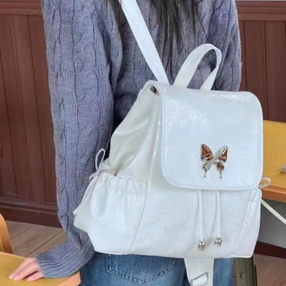 Mochila blanca con mariposas, elegante y práctica. Ideal para estudiantes y como bolso de hombro o mochila de viaje. 
