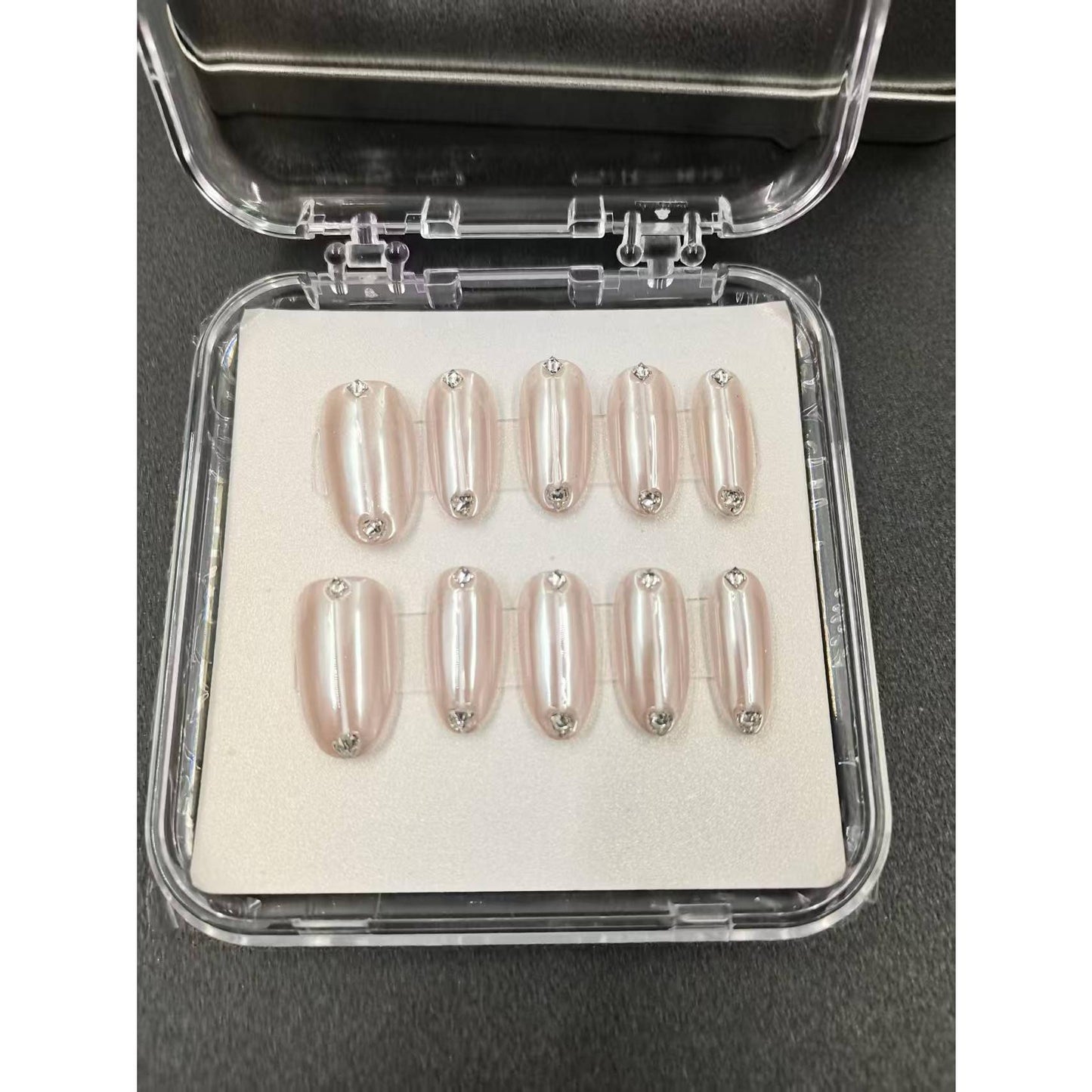 1038- Uñas postizas hechas a mano, de presión, removibles. Uñas con dibujo hecho a mano.