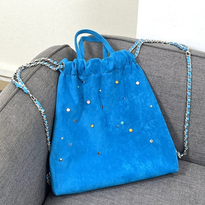 Mochila de mujer de ante mate, con cadena y detalles de piedras preciosas de colores; mochila portátil con cordón ajustable. 