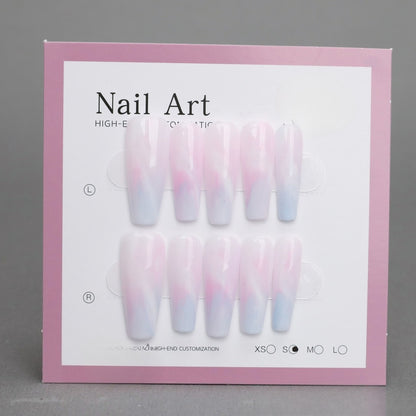 Uñas minimalistas de ataúd blanco para Año Nuevo 