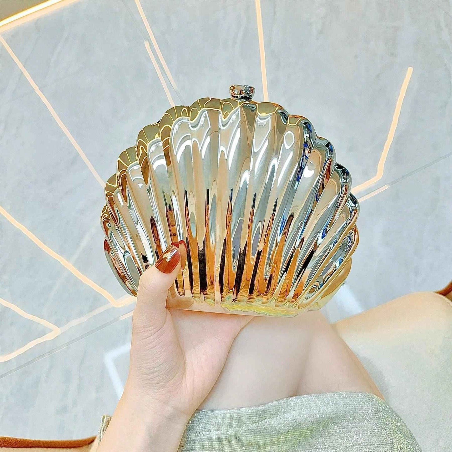 Women's Sparkly Seashell Acrylic Clutch - Metallic Evening Purse for Party & Prom