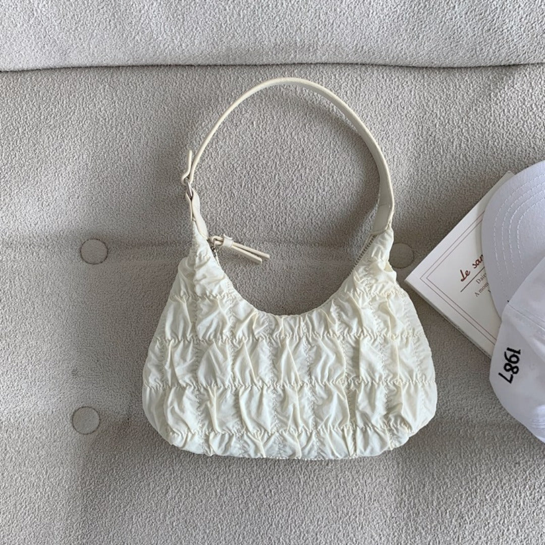 bolso pequeño de hombro, bolso tipo puff color crema, bolso plisado, bolso hobo 