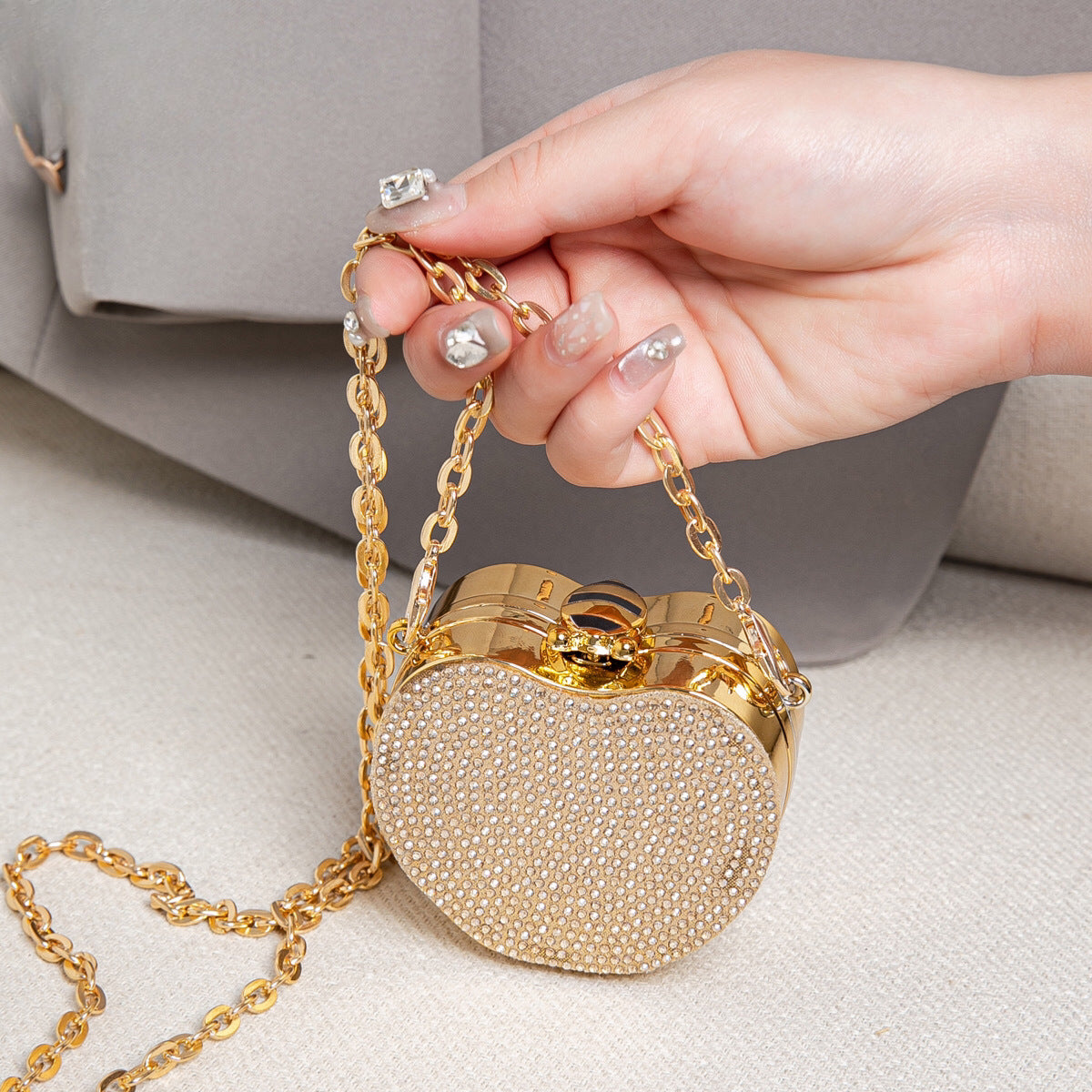 Elegant Mini Double Sided Rhinestone Purse – Heart Shaped Acrylic Mirror Bag, Trendy Mini Lipstick Purse for Prom, Party, and Wedding Events – Stylish evening Prom Bags Clutch