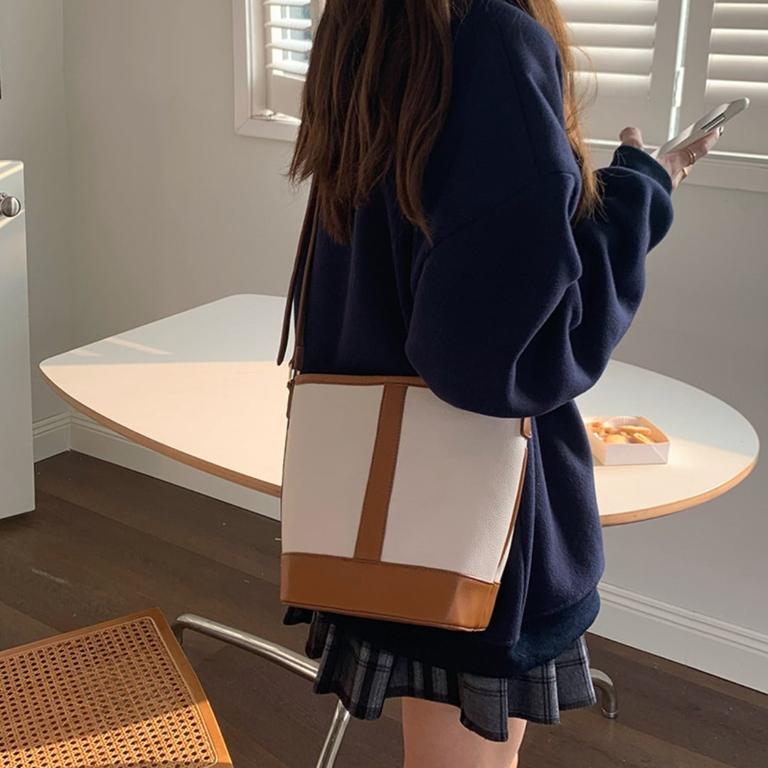 Bolso tipo cubo retro con textura sencilla y diseño minimalista - Bolso versátil para mujer, ideal para llevar al hombro o cruzado. 