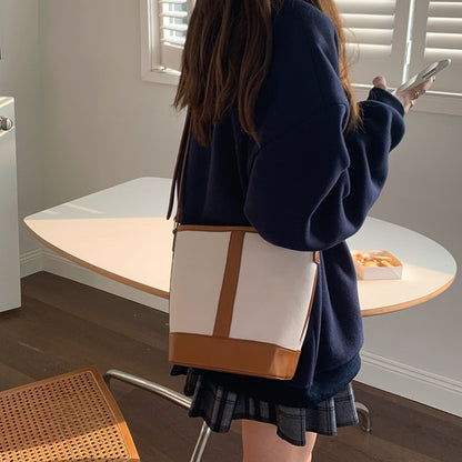 Bolso tipo cubo retro con textura sencilla y diseño minimalista - Bolso versátil para mujer, ideal para llevar al hombro o cruzado. 