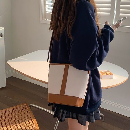 Bolso tipo cubo retro con textura sencilla y diseño minimalista - Bolso versátil para mujer, ideal para llevar al hombro o cruzado. 