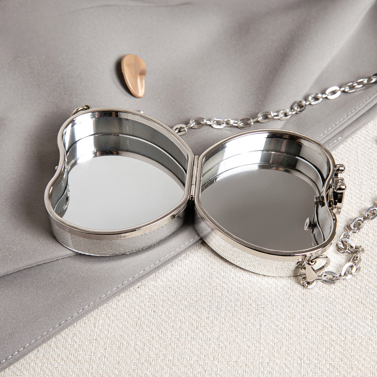 Elegant Mini Double Sided Rhinestone Purse – Heart Shaped Acrylic Mirror Bag, Trendy Mini Lipstick Purse for Prom, Party, and Wedding Events – Stylish evening Prom Bags Clutch