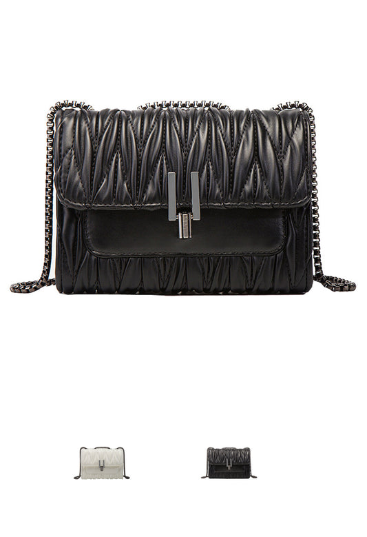 Bolso bandolera con cadena y camelia bordada