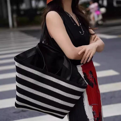 Bolso tote elegante a rayas blancas y negras – Bolso de hombro tejido de gran capacidad para mujer, perfecto para vacaciones y compras. 
