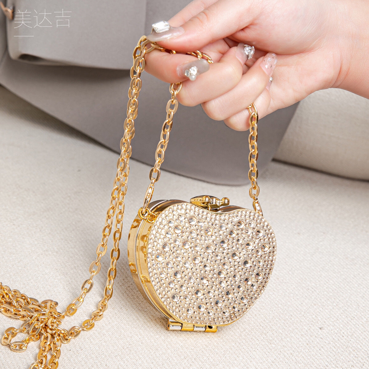 Elegant Mini Double Sided Rhinestone Purse – Heart Shaped Acrylic Mirror Bag, Trendy Mini Lipstick Purse for Prom, Party, and Wedding Events – Stylish evening Prom Bags Clutch