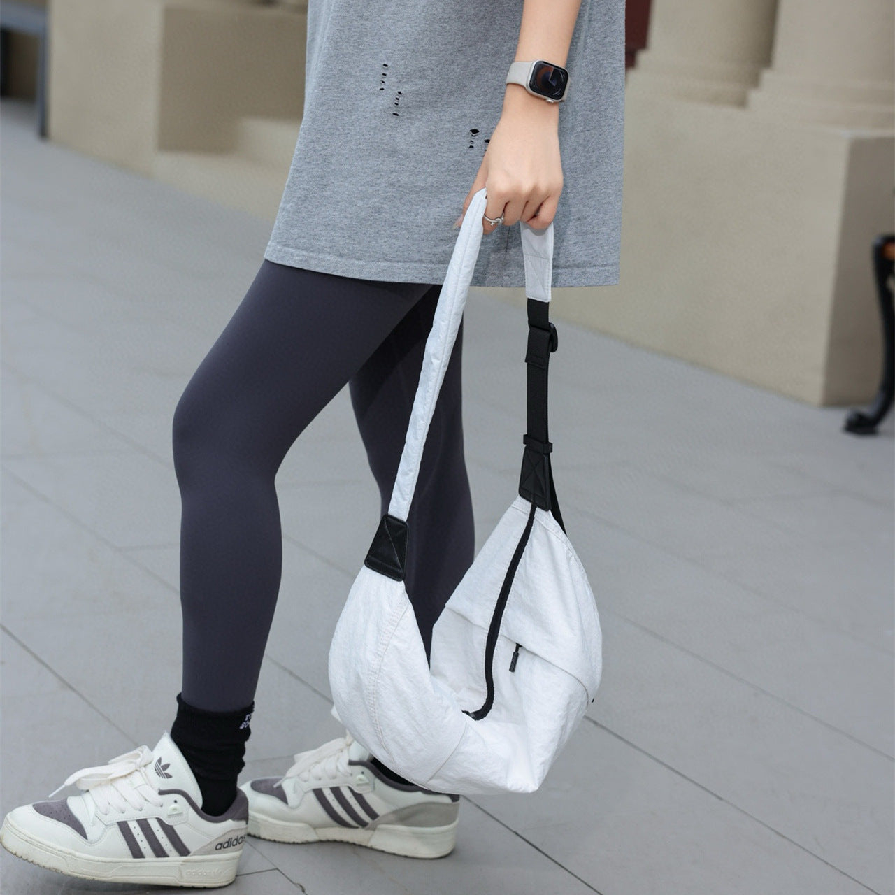 Bolso bandolera informal y versátil de lona, ​​bolso bandolera con correa ancha, bolso tipo dumpling unisex de estilo sencillo, bolso lunar, bolso ligero de tela espacial 