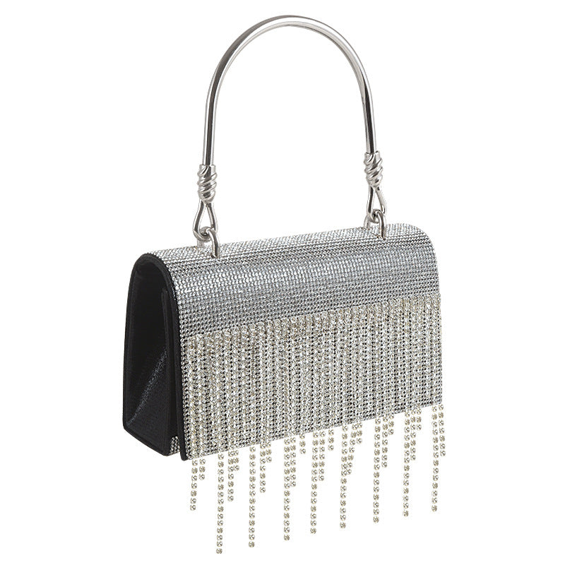 Bolso cuadrado pequeño con borla brillante y pedrería, ideal para cenas de noche, fiestas o como neceser metálico.