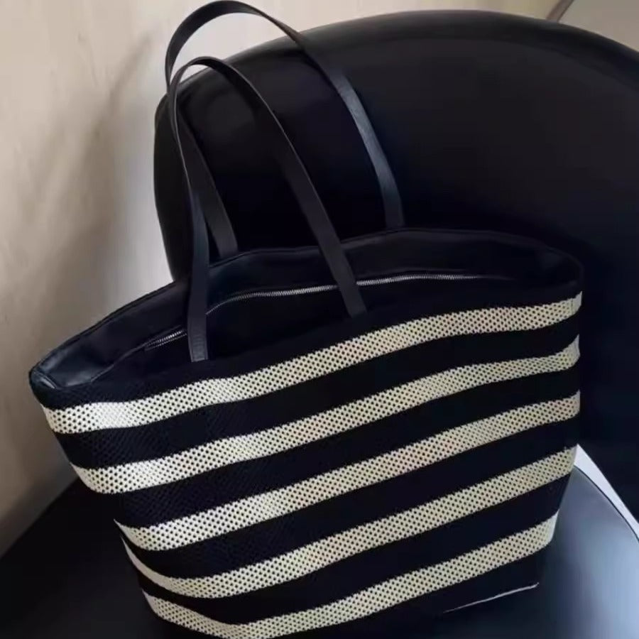 Bolso tote elegante a rayas blancas y negras – Bolso de hombro tejido de gran capacidad para mujer, perfecto para vacaciones y compras. 