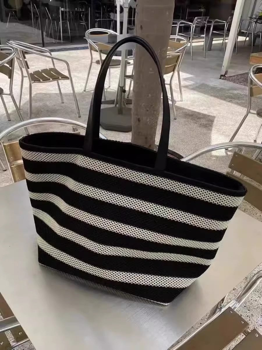 Bolso tote elegante a rayas blancas y negras – Bolso de hombro tejido de gran capacidad para mujer, perfecto para vacaciones y compras. 