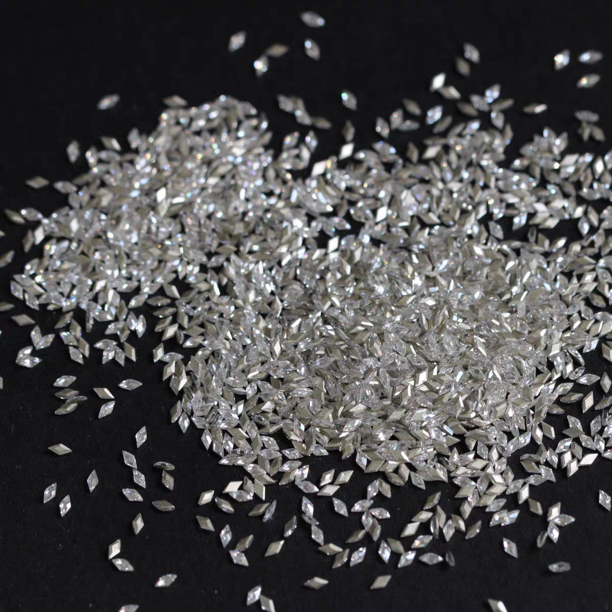 1061 Mini diamante de circonio rombo de 1,5 x 3, joyería de uñas con forma de ojo de caballo de micro circonio de base plana para uñas a presión