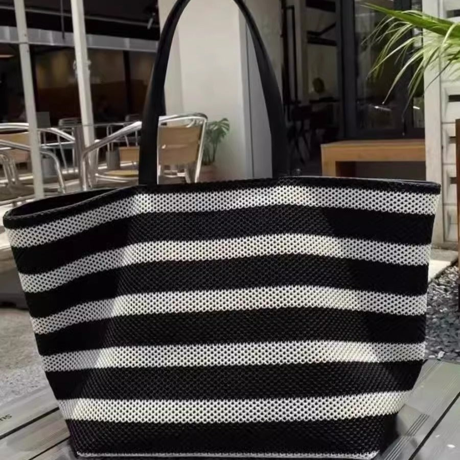 Bolso tote elegante a rayas blancas y negras – Bolso de hombro tejido de gran capacidad para mujer, perfecto para vacaciones y compras. 