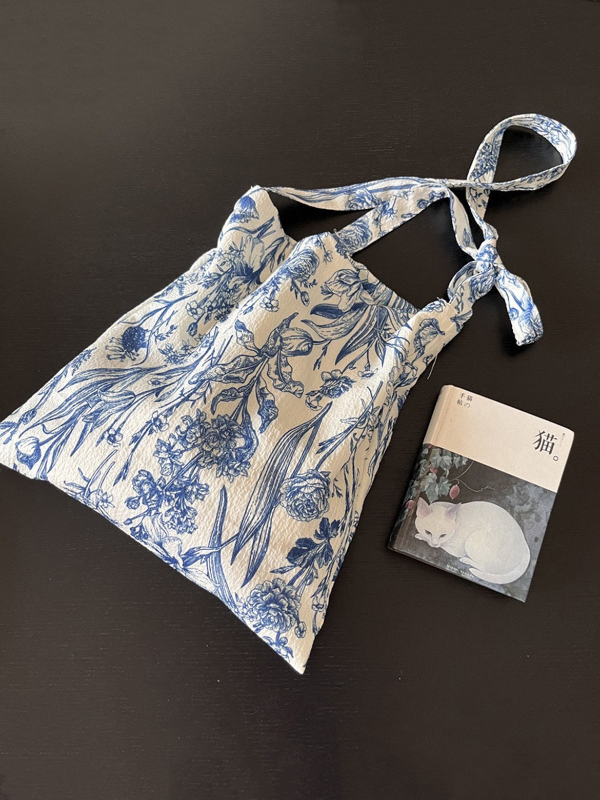 Bolso de mano retro con diseño de flores de porcelana azul y blanca, bolso de hombro con asa única, bolso ligero, bolso hobo de tela 