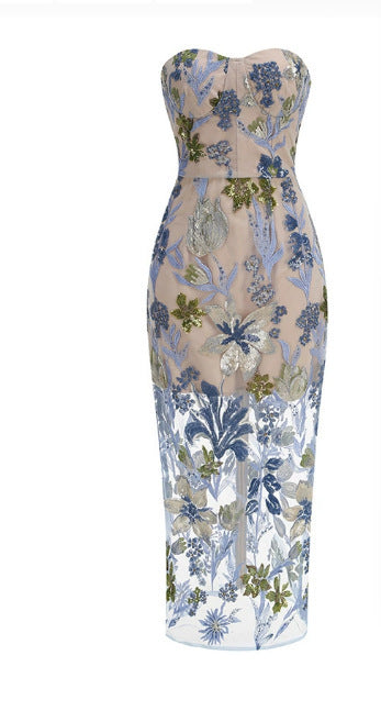 Vestido ajustado con lentejuelas recortadas