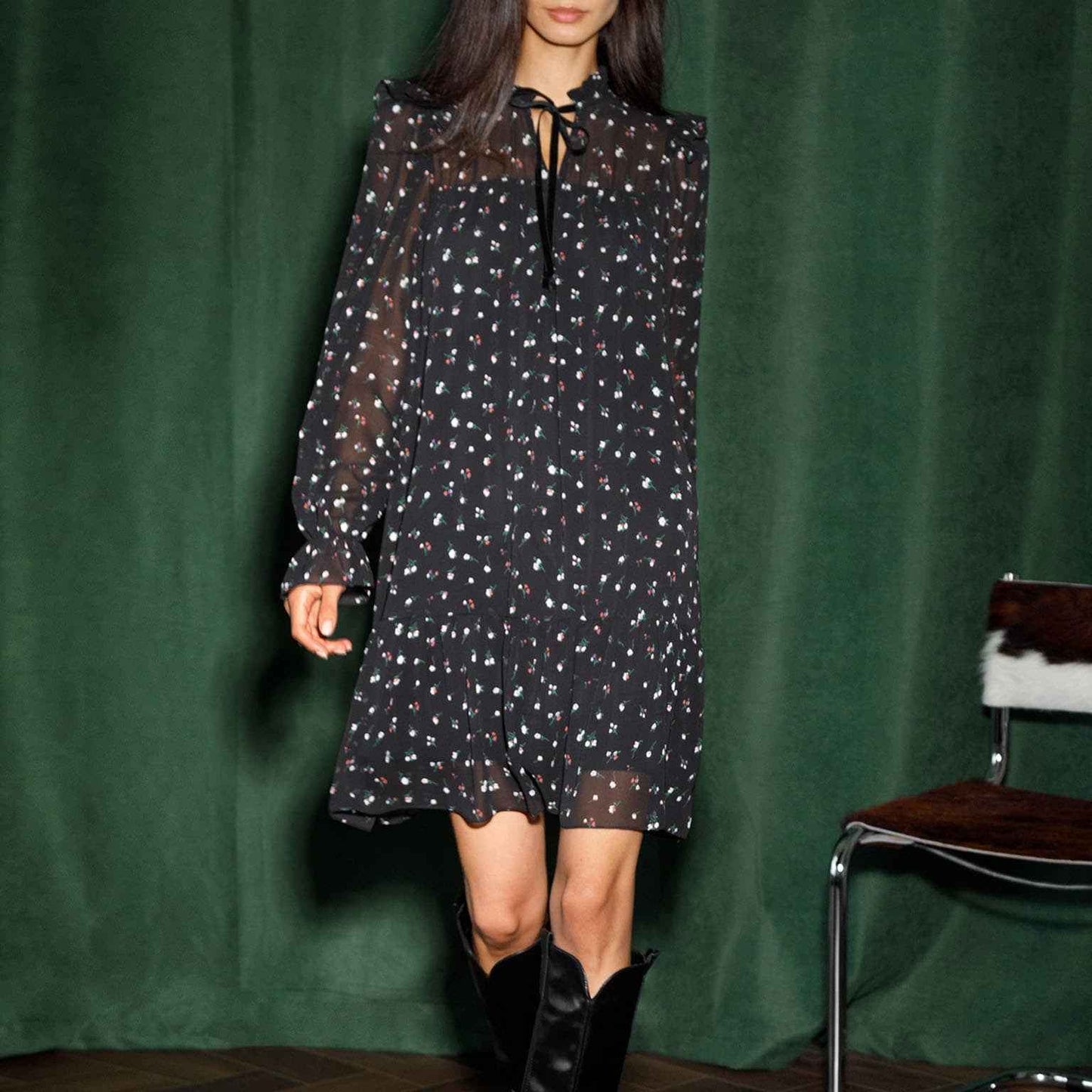 Chiffon floral dress neckline ruffle strap splicing horn skirt Pleated Mini Dress Lace Up Ruffle