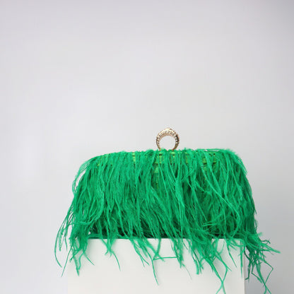 Elegante caja para anillos de pelo de avestruz – Bolso pequeño cuadrado con cadena, bandolera, bolso de mano de terciopelo para la noche, perfecto para cenas, salidas informales, fiestas y eventos nocturnos. 