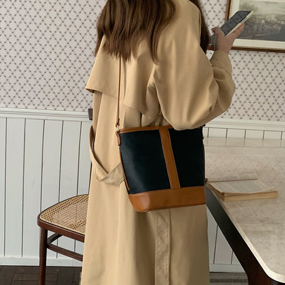 Bolso tipo cubo retro con textura sencilla y diseño minimalista - Bolso versátil para mujer, ideal para llevar al hombro o cruzado. 