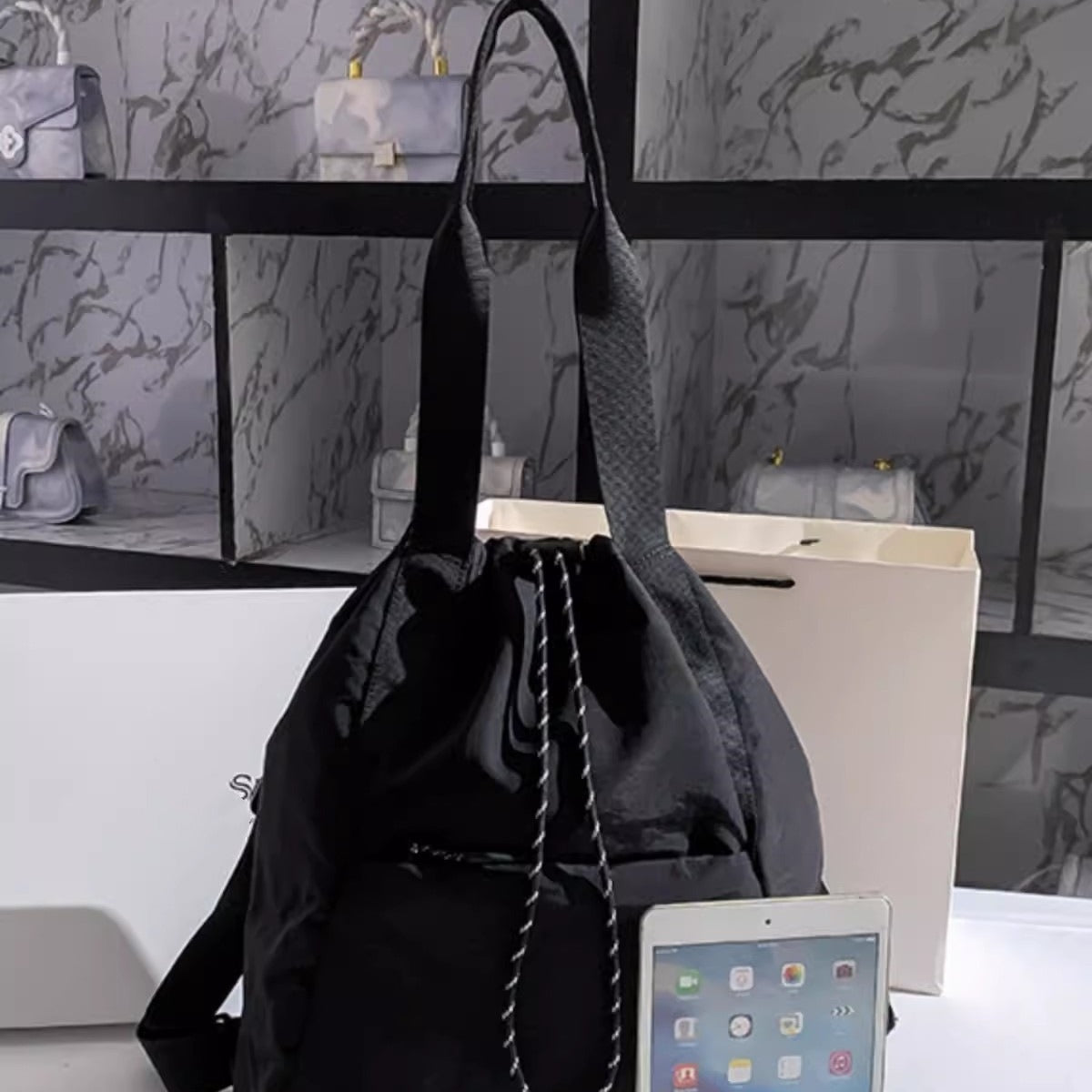 Mochila deportiva ultraligera e impermeable para mujer: mochila ligera ideal para viajes y elegante bolso de hombro. 