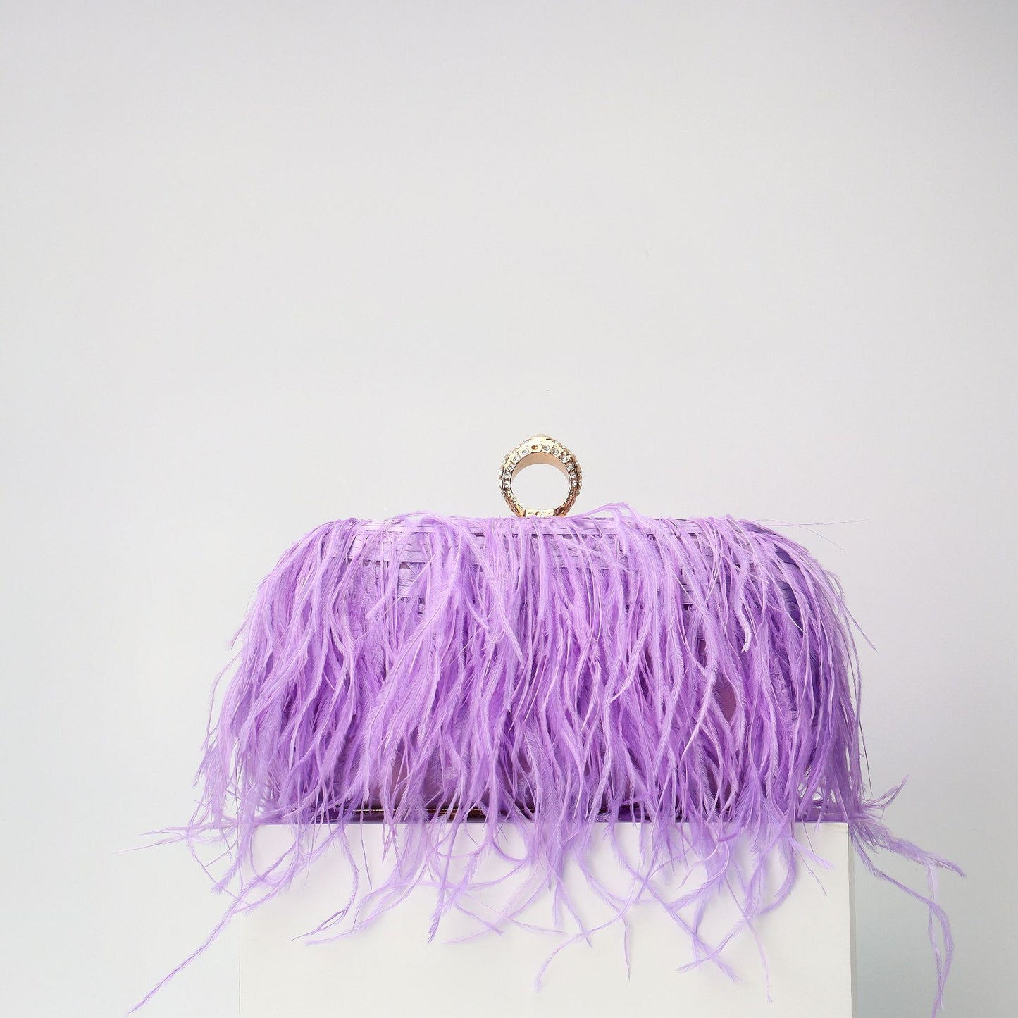 Elegante caja para anillos de pelo de avestruz – Bolso pequeño cuadrado con cadena, bandolera, bolso de mano de terciopelo para la noche, perfecto para cenas, salidas informales, fiestas y eventos nocturnos. 