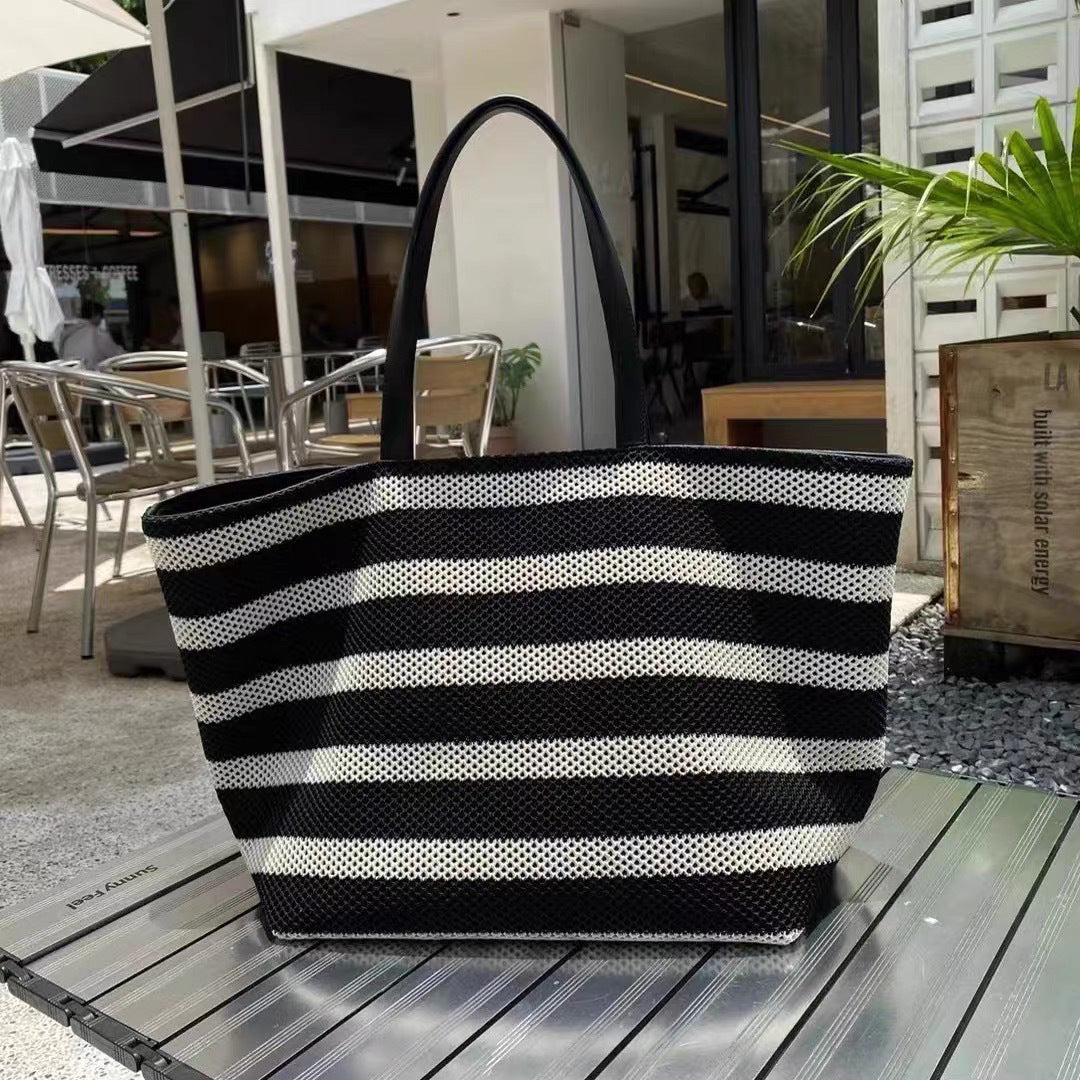 Bolso tote elegante a rayas blancas y negras – Bolso de hombro tejido de gran capacidad para mujer, perfecto para vacaciones y compras. 