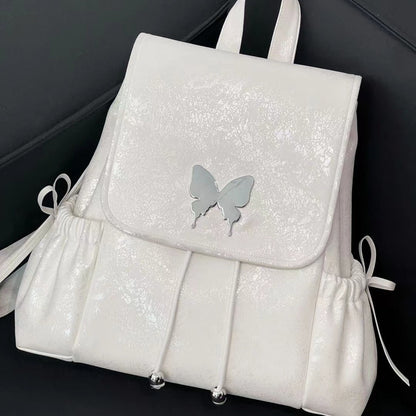 Mochila blanca con mariposas, elegante y práctica. Ideal para estudiantes y como bolso de hombro o mochila de viaje. 