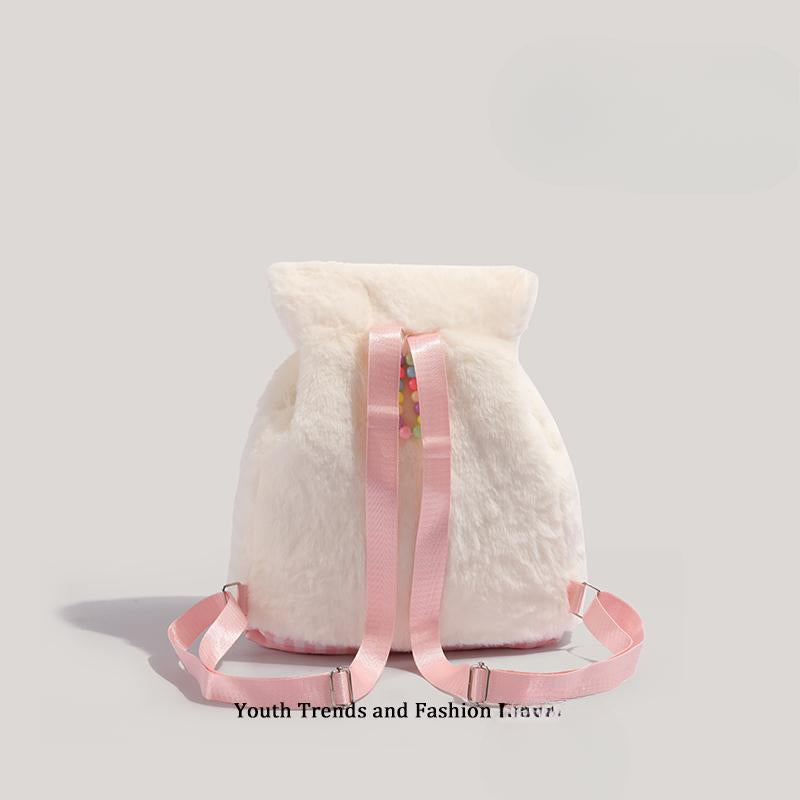 Mochila pequeña y esponjosa para otoño e invierno, moderna y dulce mochila de peluche para mujer, versátil bolso para estudiantes y niños pequeños. 
