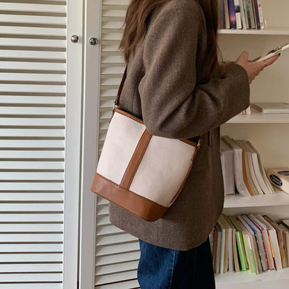 Bolso tipo cubo retro con textura sencilla y diseño minimalista - Bolso versátil para mujer, ideal para llevar al hombro o cruzado. 