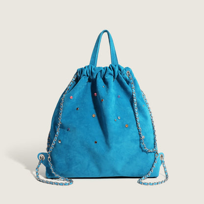 Mochila de mujer de ante mate, con cadena y detalles de piedras preciosas de colores; mochila portátil con cordón ajustable. 