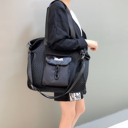 Bolso bandolera grande, sencillo e informal, de tela Oxford.